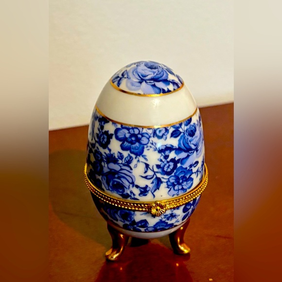 Blue and White Egg Porcelain Trinket Box - Picture 1 of 4